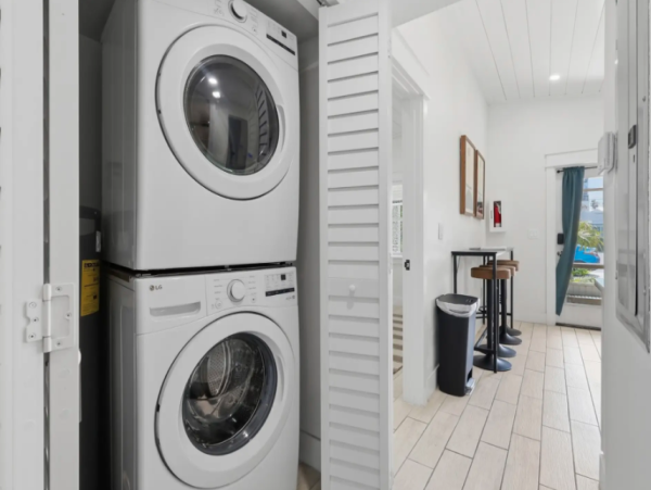 Premier Vacation Rental Near Gulf Beaches - 4-Bedroom Home in Bradenton Beach